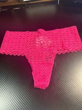 Victoria's Secret PINK Heart Lace Thong Underwear Size Small